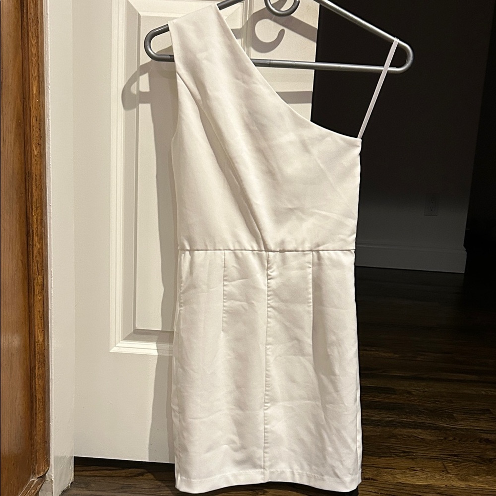 NWT Michael Costello X Revolve Elegant “Ava”White One-Shoulder Dress Size XS - Picture 8 of 8